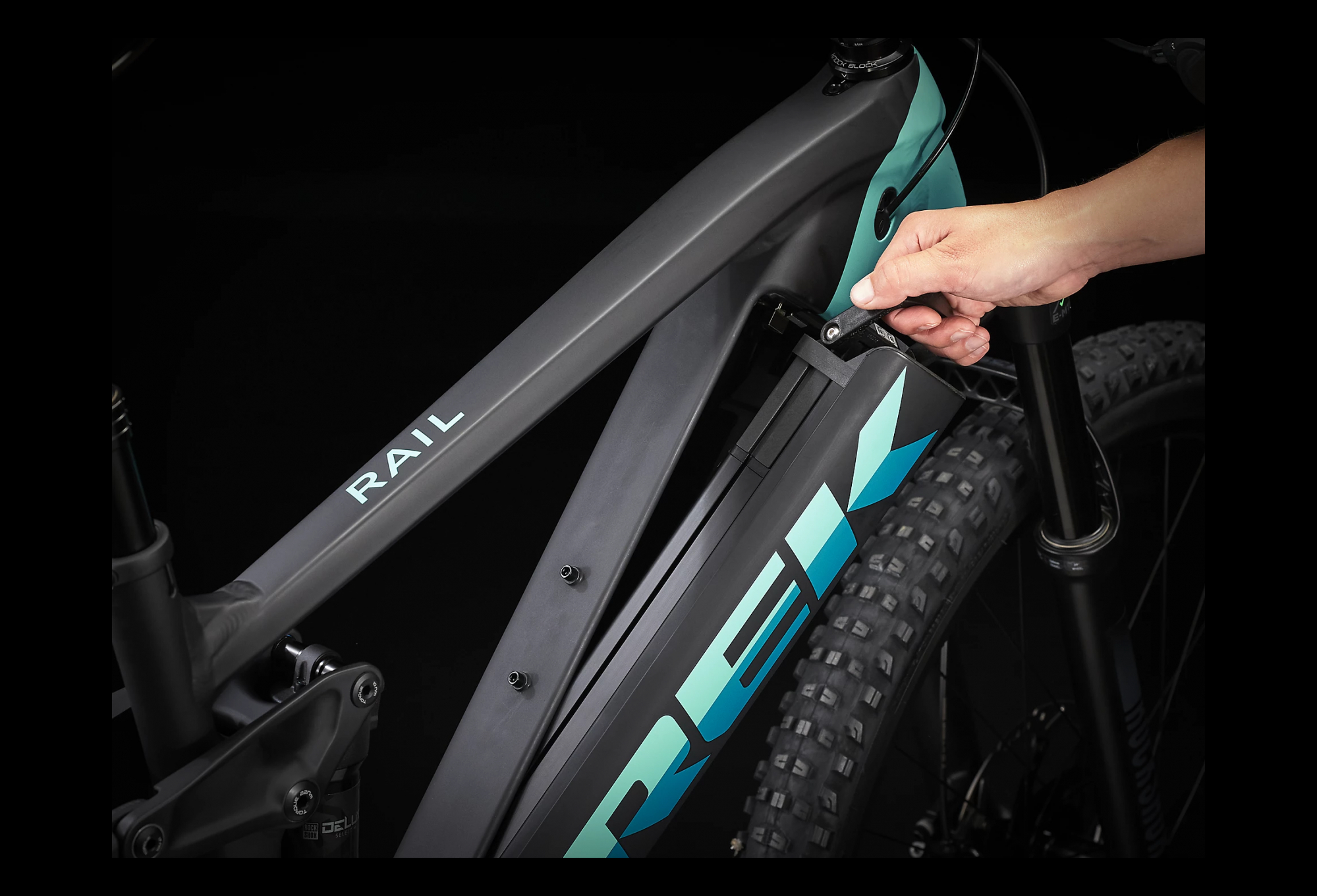 VTT Électrique Tout-Suspendu Trek Rail 5 Shimano Deore 12V 625 Wh 29'' Noir Mat / Vert Miami 2022 – Image 3