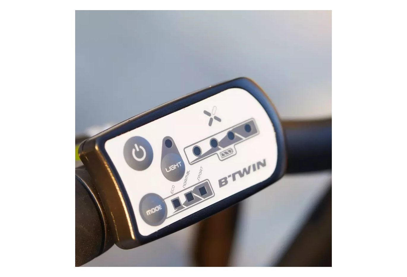 Vélo Pliant Électrique Btwin Tilt 500 Shimano Tourney 6V 250 Wh 20'' Blanc – Image 3